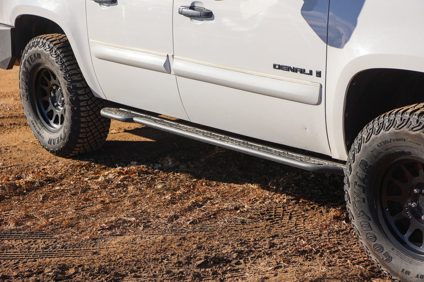 2000-2006 Chevy Suburban | GMC Yukon XL Rock Sliders